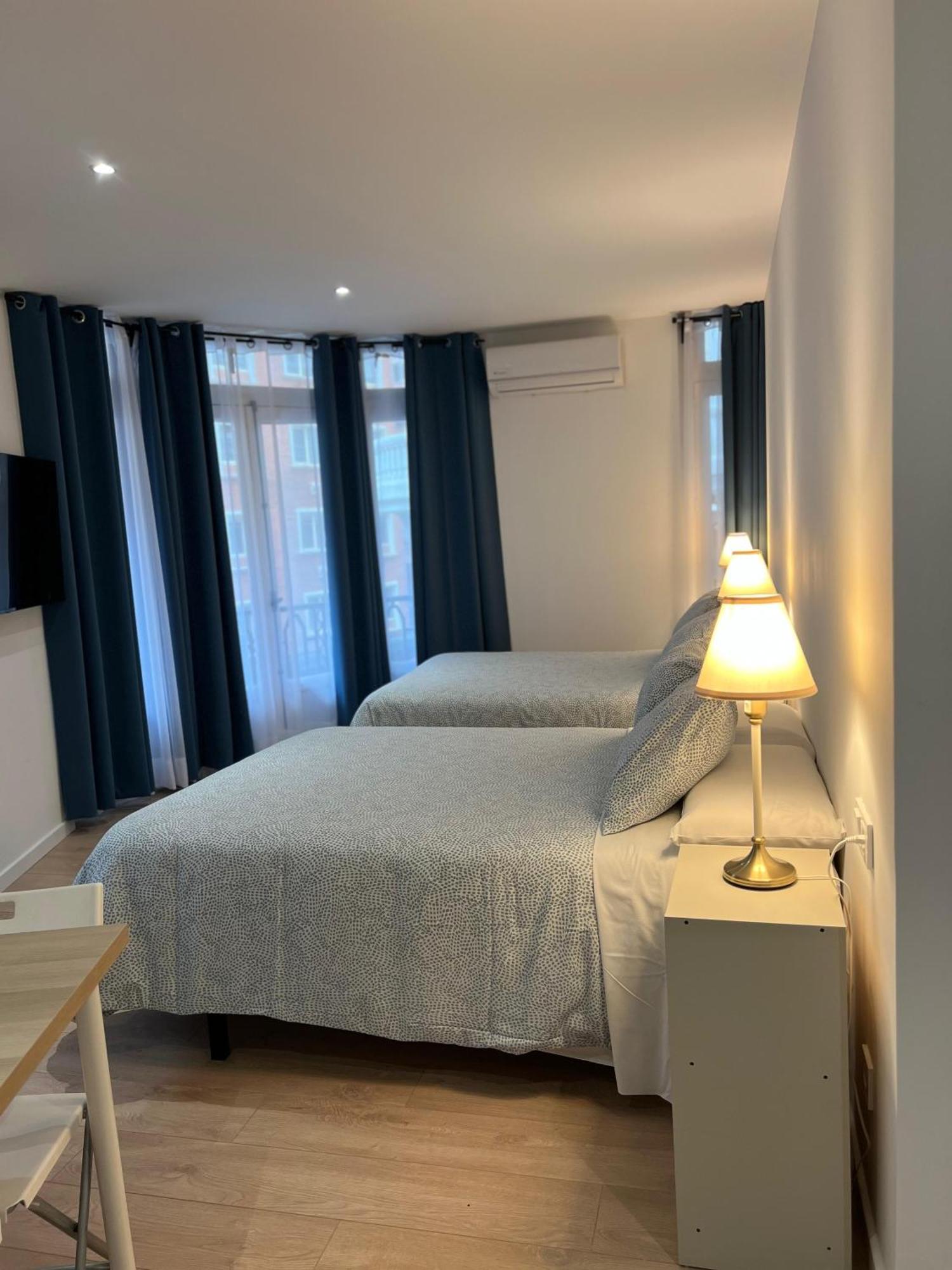 Room Plaza Espana Madrid Extérieur photo